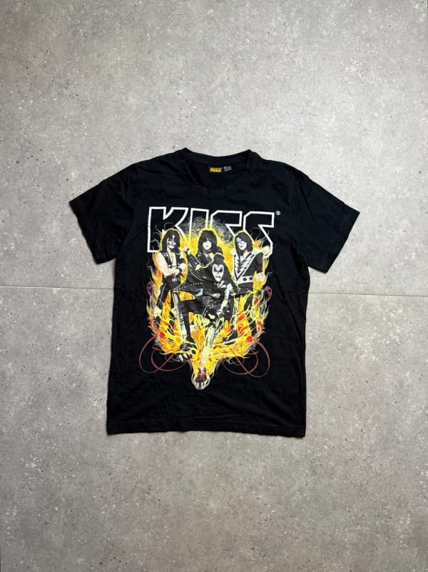 KISS BLACK GRAPHIC TEE