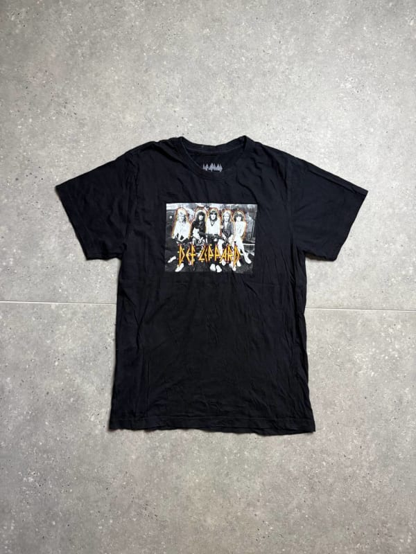 DEF LEPPARD BLACK GRAPHIC TEE