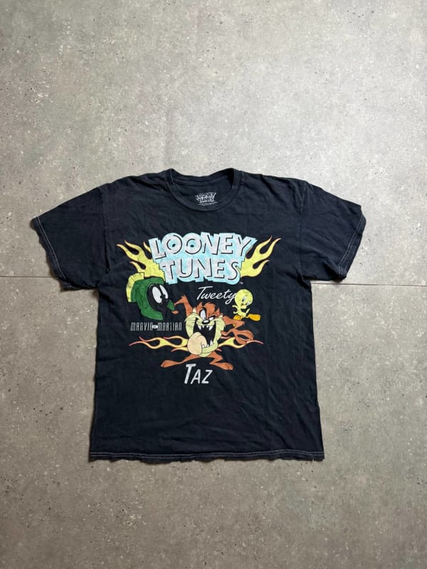 LOONEY TUNES WASHED BLACK GRAPHIC TEE