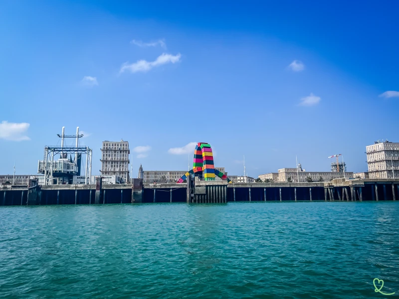 Vue sur la Catène des containers et le Quai Southampton depuis une vedette de Seine