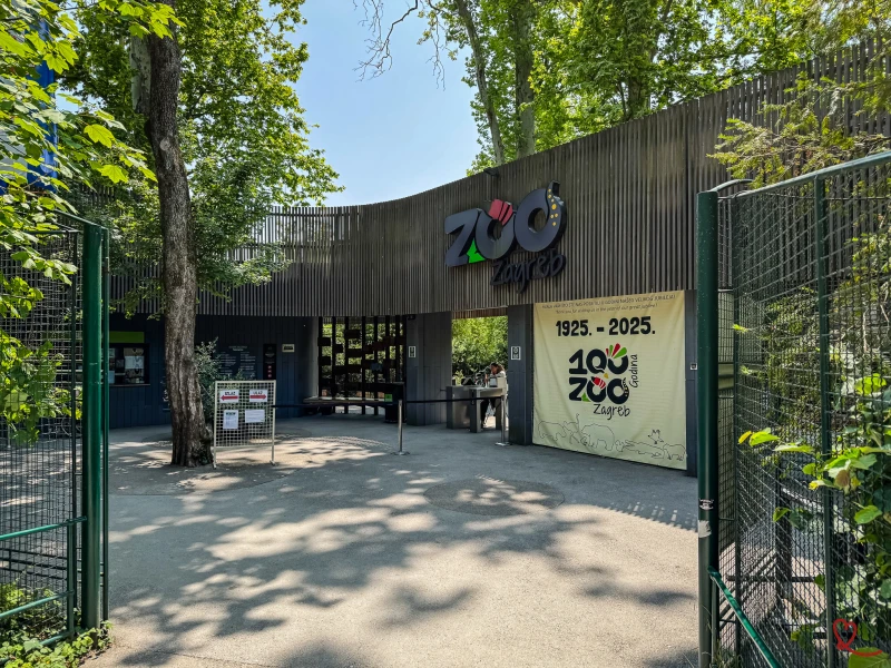 Entrance to the zoo with a sign reading 1925 - 2025.