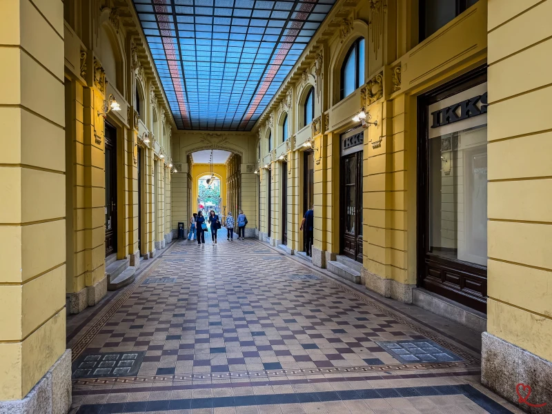 Glass corridor - Passage Octogone - Zagreb