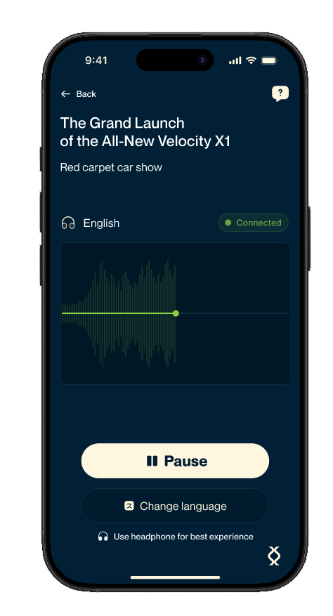 Pantalla móvil de la app OLIRA con audio multilingüe en directo conectado