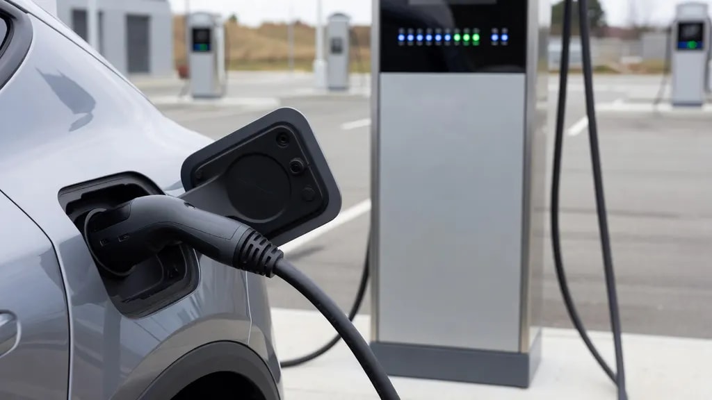 Ile Ładuje Się Samochód Elektryczny