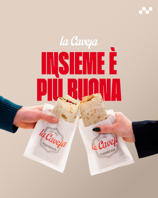 Grafica social La Caveja «Insieme è più buona» con due piadine che brindano