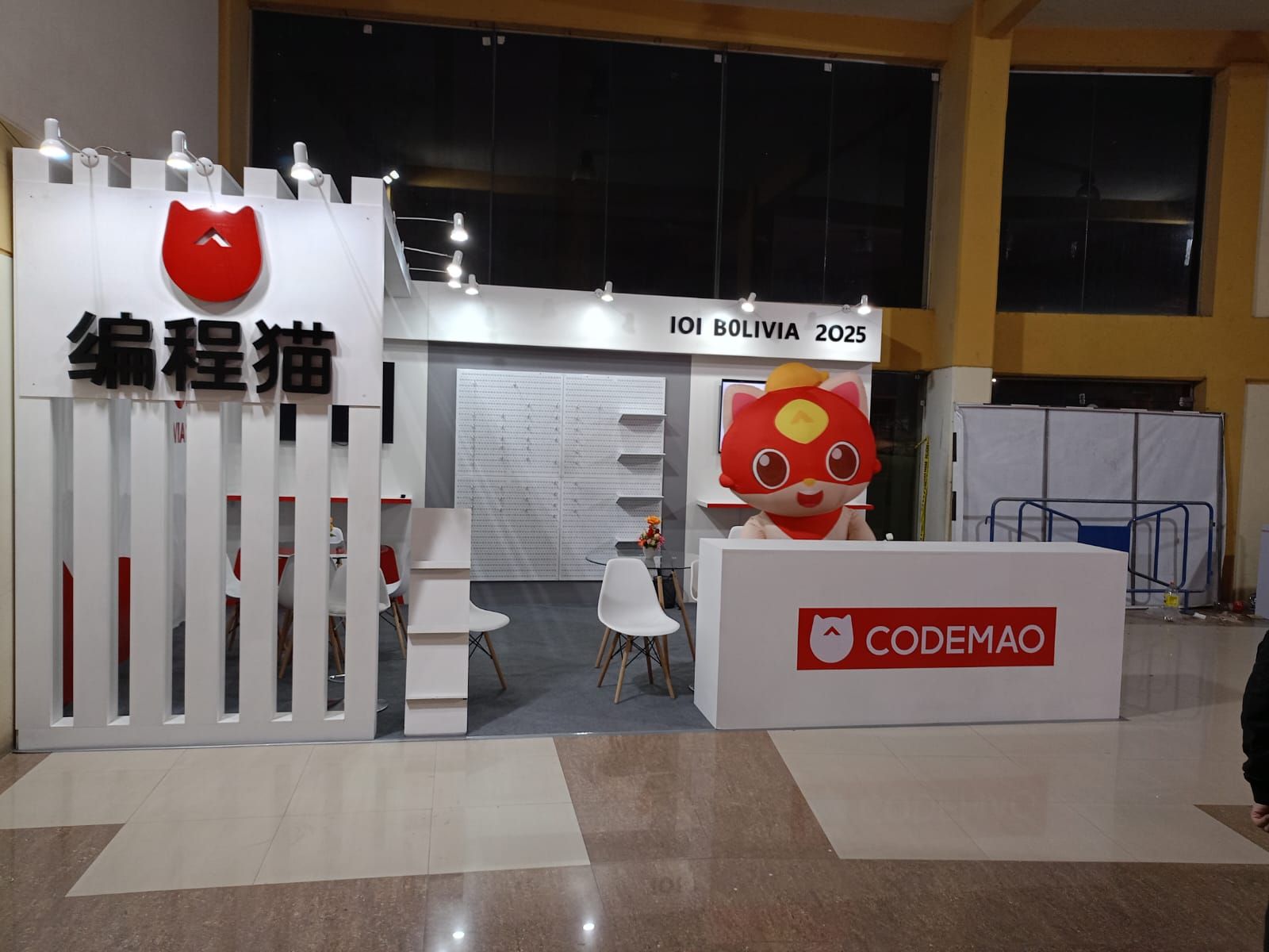 Stand de Codemao en la IOI Sucre 2024
