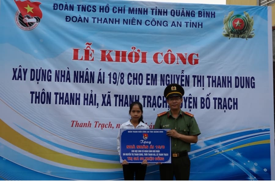 Khởi công xây dựng nhà nhân ái 19-8
