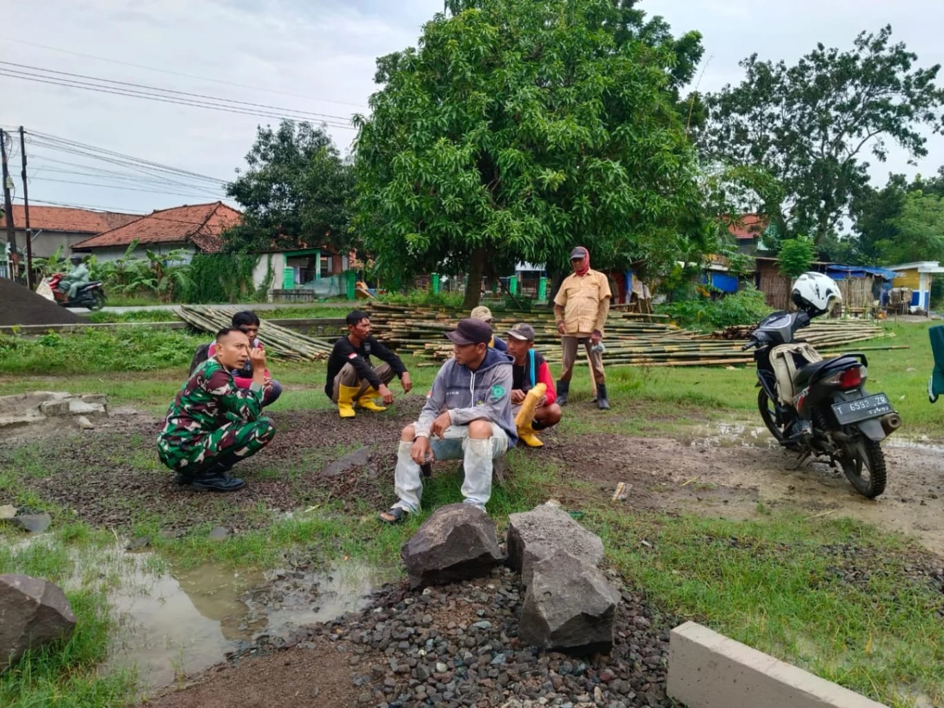 Babinsa Kopka Eko Jati Gelar Komsos Bersama Tokoh Masyarakat Desa Gabuswetan
