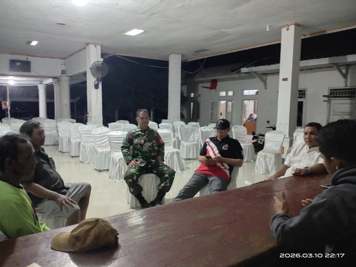 Babinsa Monitor Keamanan Jelang Pemilihan Kuwu PAW di Desa Ujunggebang