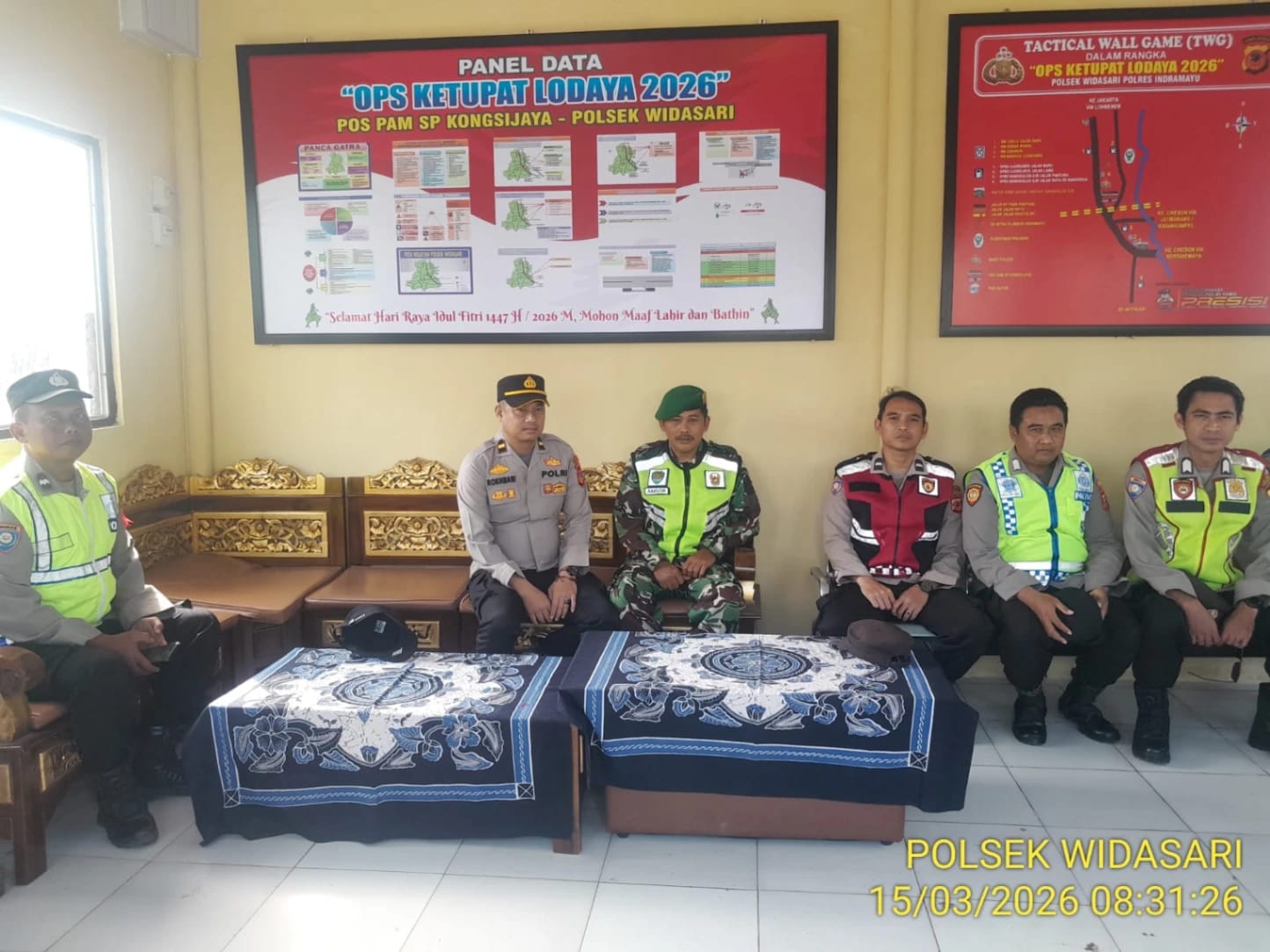 Babinsa Serka Amsor Amankan Arus Mudik di Pos PAM Kongsijaya dalam Operasi Ketupat Lodaya 2026