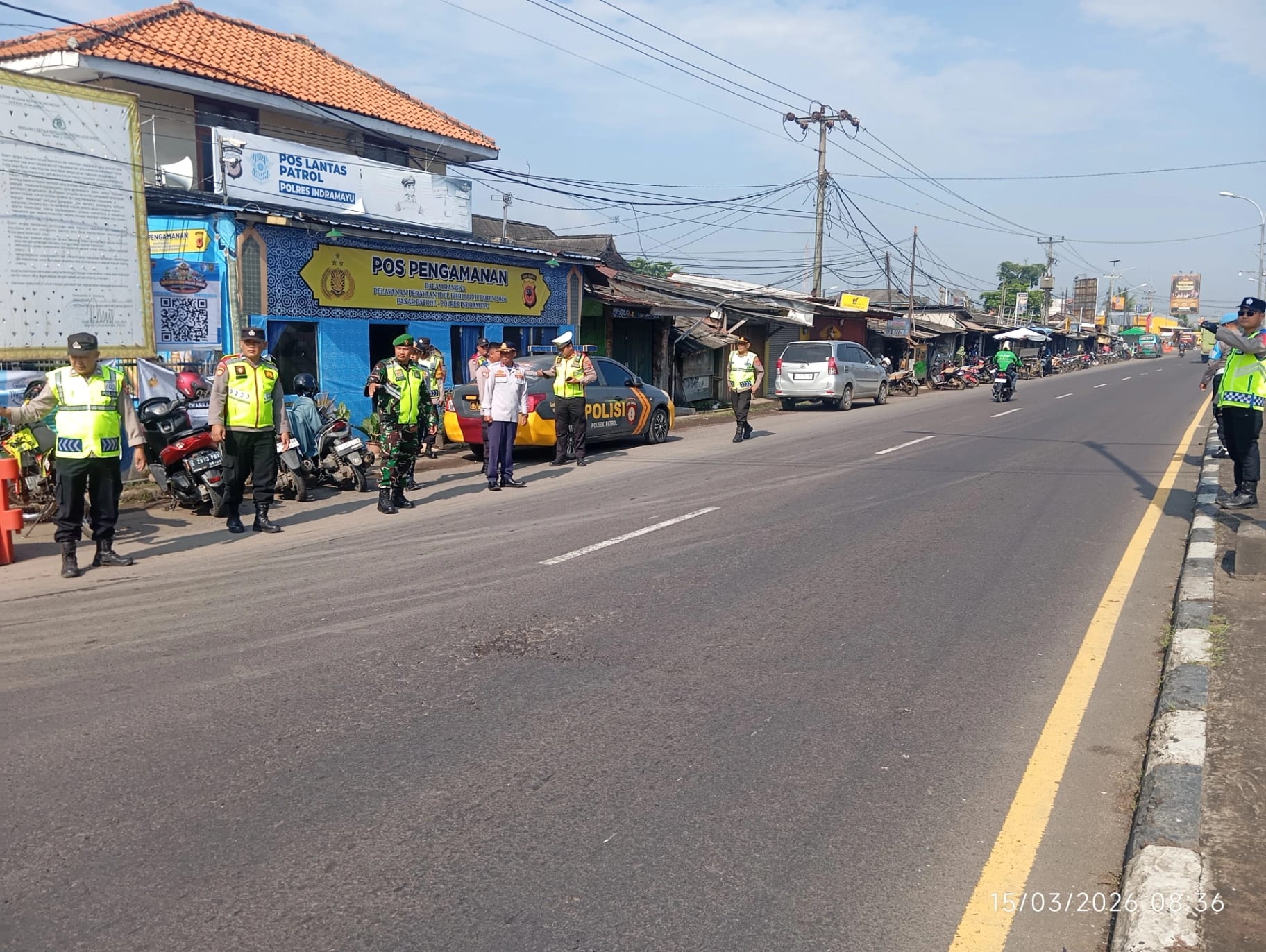 Anggota Koramil Anjatan Gelar Apel Pos PAM Lebaran di Pasar Patrol dan Pos Sewo, Pengamanan Arus Mudik Diperketat