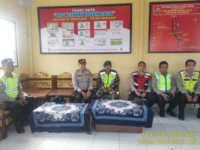 Babinsa Serka Amsor Amankan Arus Mudik di Pos PAM Kongsijaya dalam Operasi Ketupat Lodaya 2026