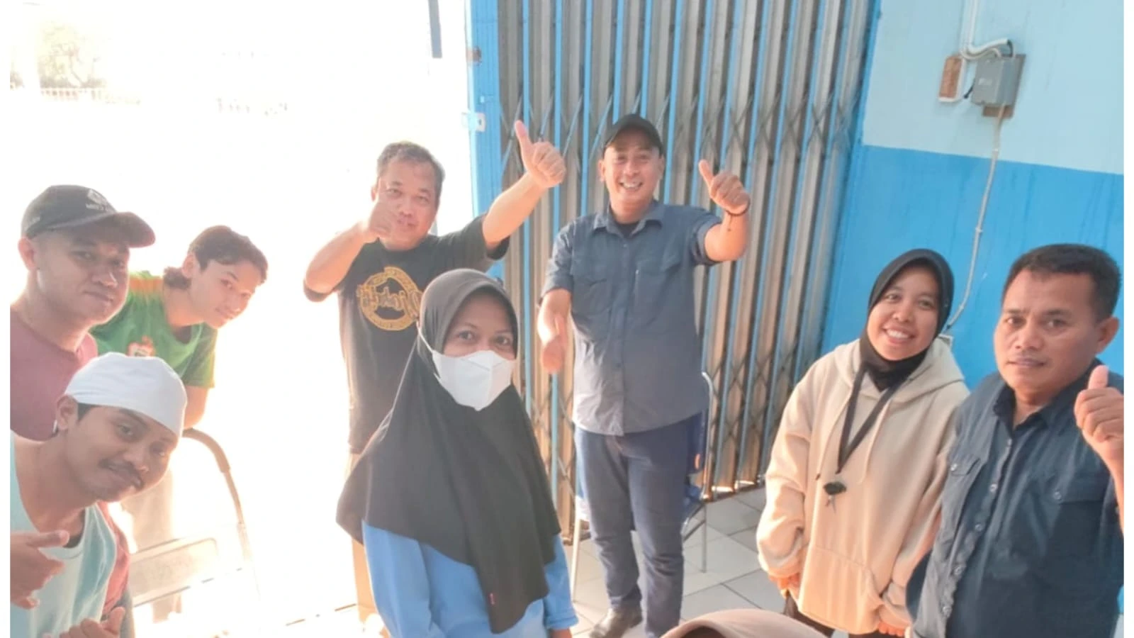 SPPG Dapur Umi Haurgeulis  Bagikan Takjil Ramadan