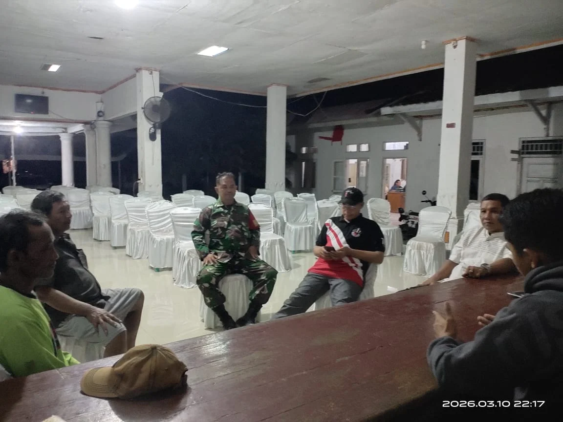 Babinsa Monitor Keamanan Jelang Pemilihan Kuwu PAW di Desa Ujunggebang