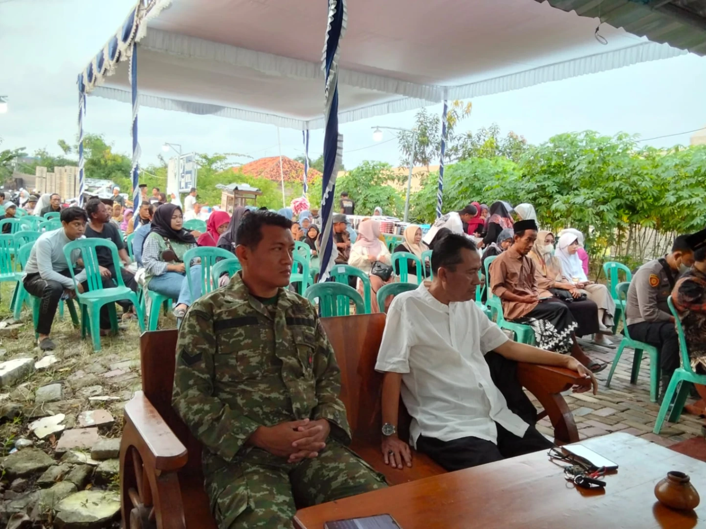 Babinsa Sertu Agus Nurohman Hadiri Buka Puasa Bersama Forkopimcam dan Relawan Dapur Kang Jay di Patrol