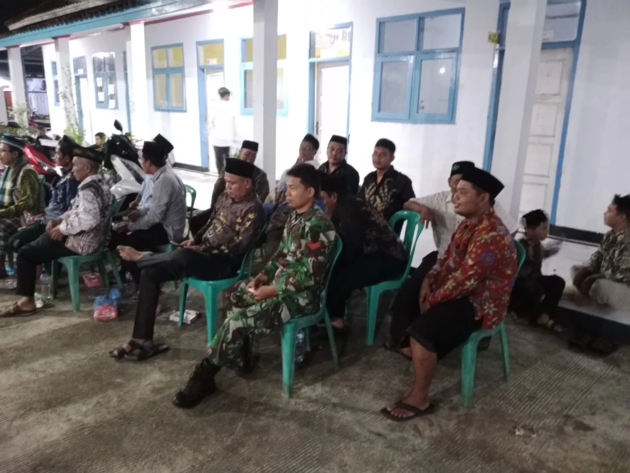 Babinsa Serda Yusuf Hadiri Peringatan Nuzulul Quran di Desa Telagasari, Ratusan Warga Ikut Pengajian