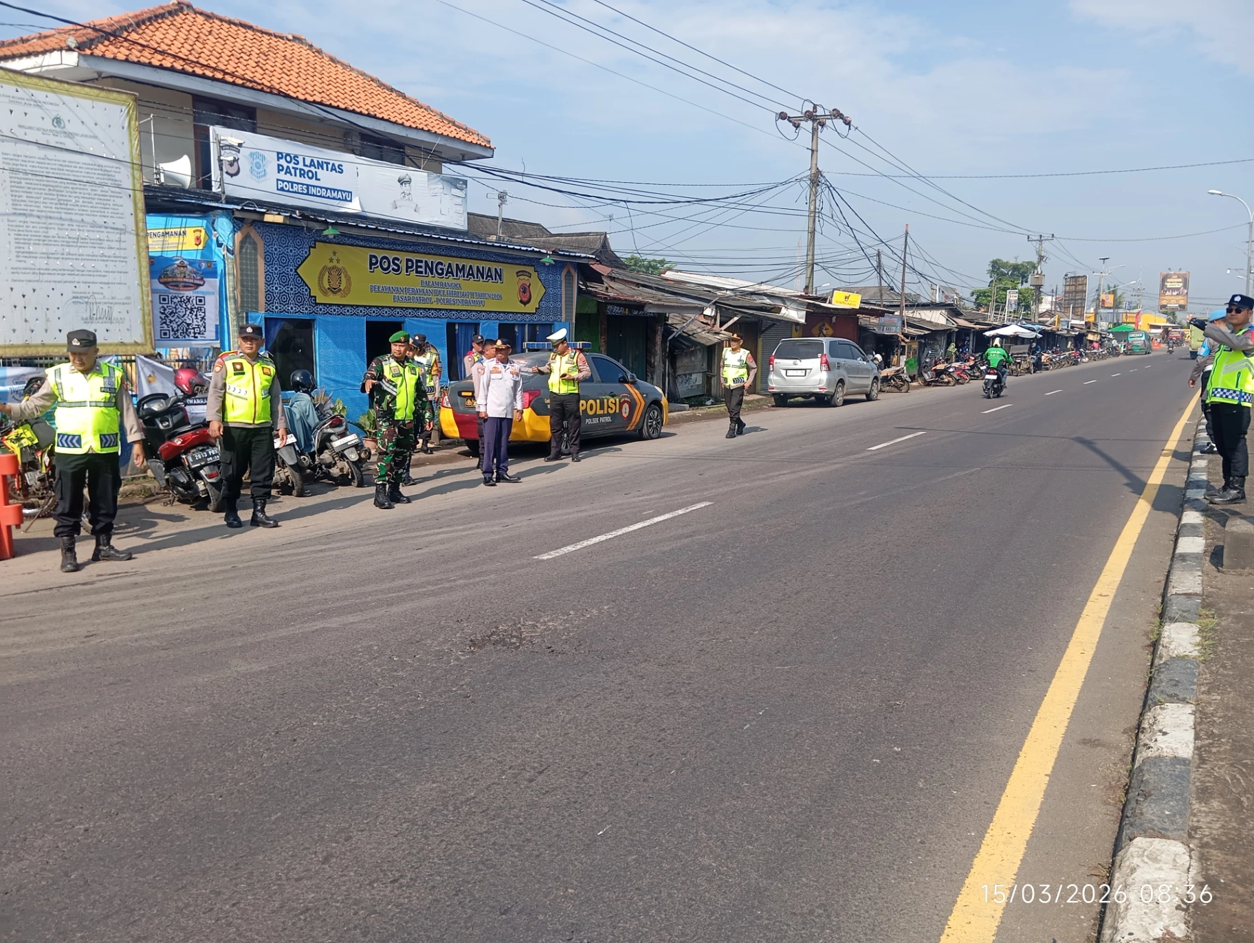 Anggota Koramil Anjatan Gelar Apel Pos PAM Lebaran di Pasar Patrol dan Pos Sewo, Pengamanan Arus Mudik Diperketat