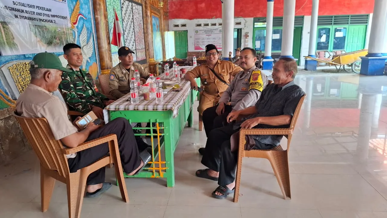 Babinsa Koramil Tukdana Perkuat Sinergi dengan Warga Bangodua Lewat Komsos