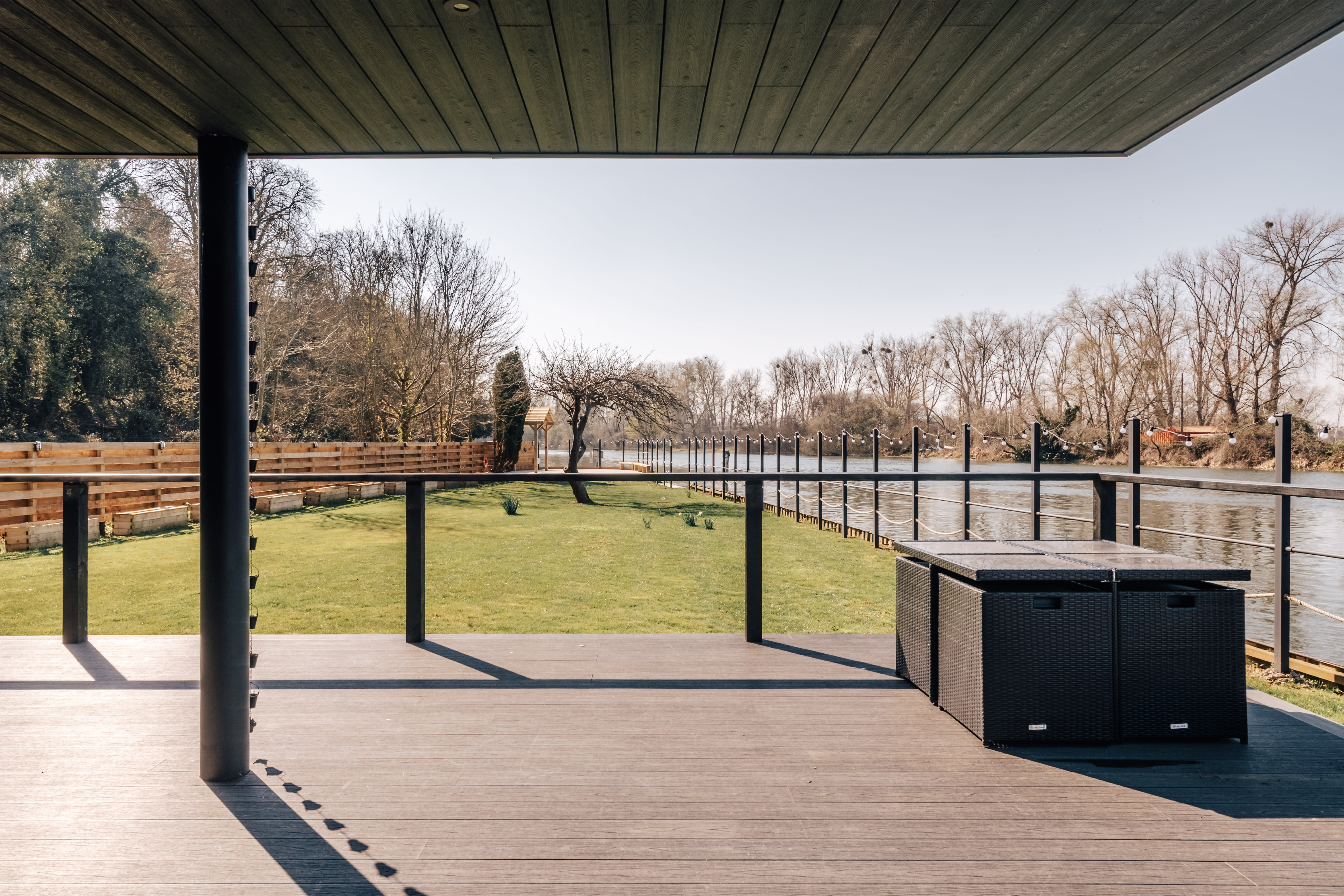 Garden View — Weir House Sonning, Sonning-on-Thames, Berkshire