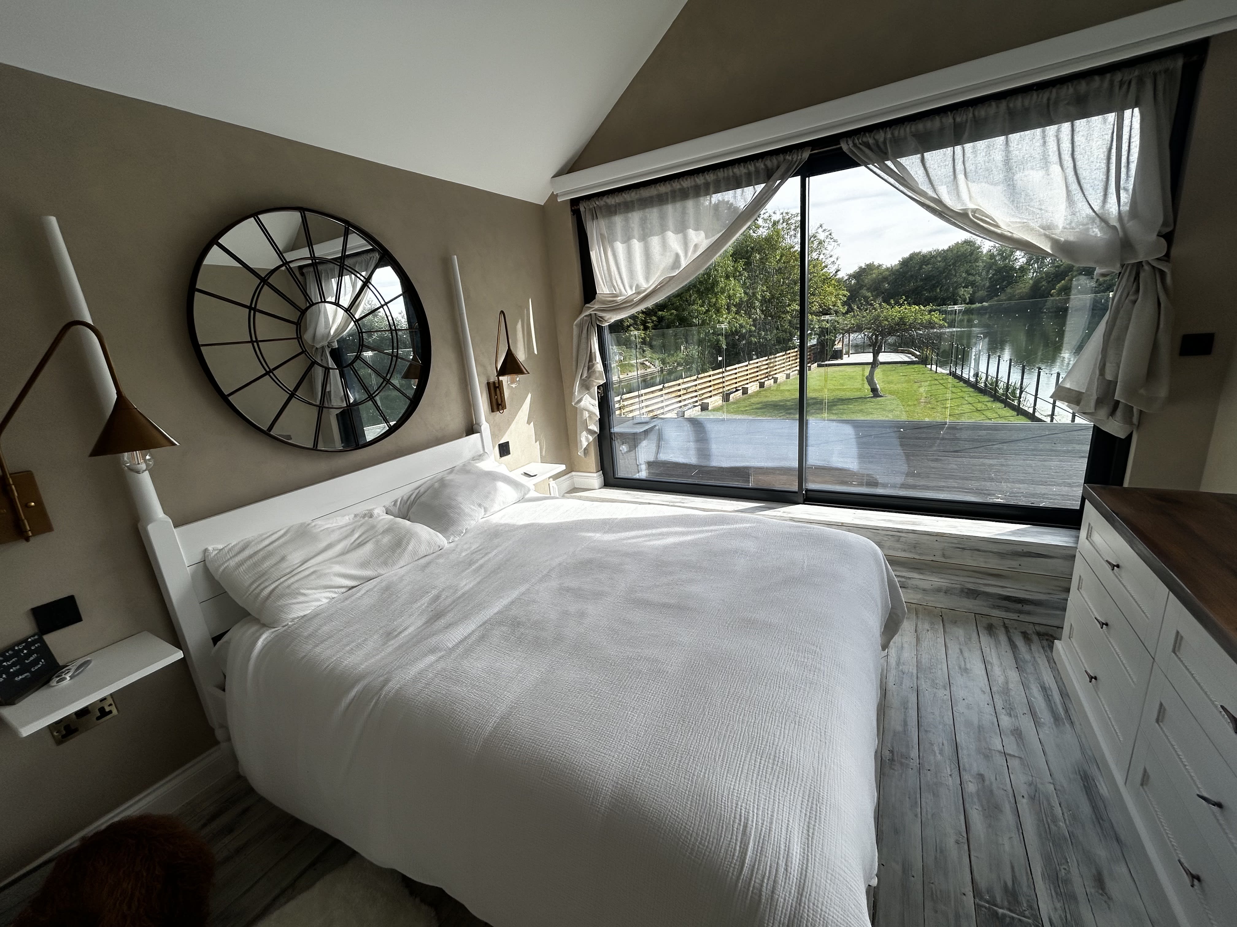Bedroom Two at Weir House Sonning, Sonning-on-Thames, Berkshire — photo 2 of 4