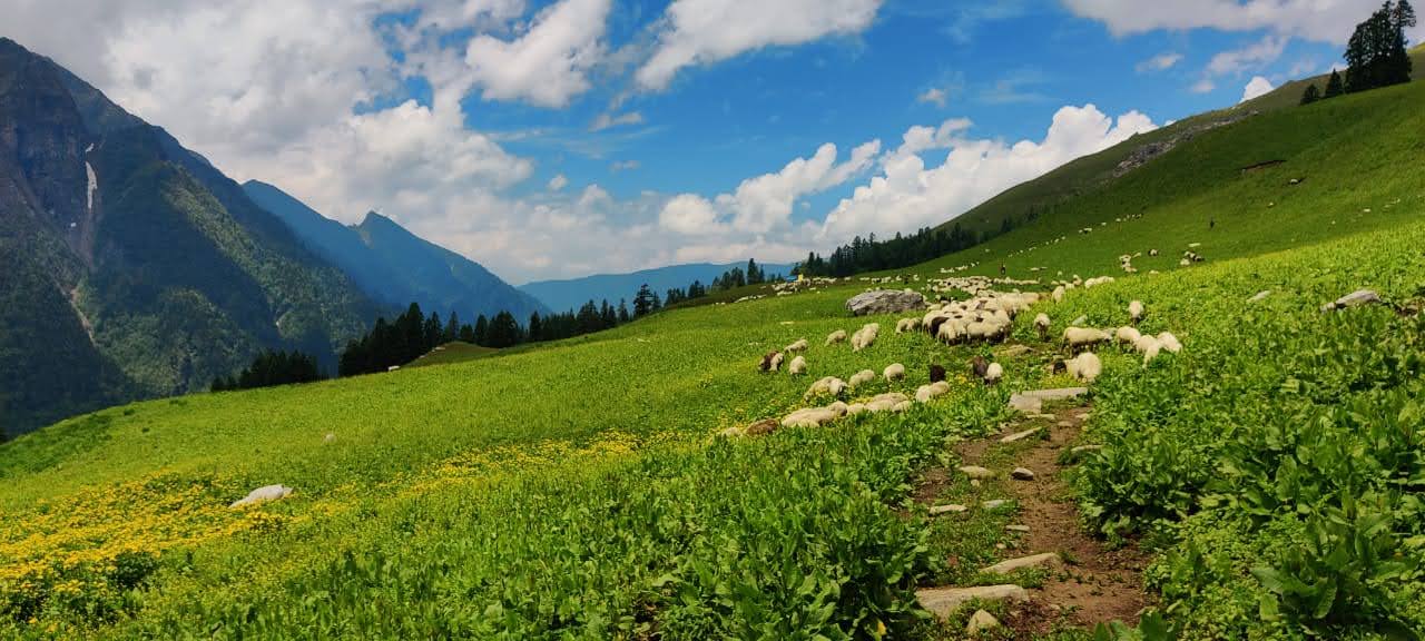 Buran Ghati Trek slide 2