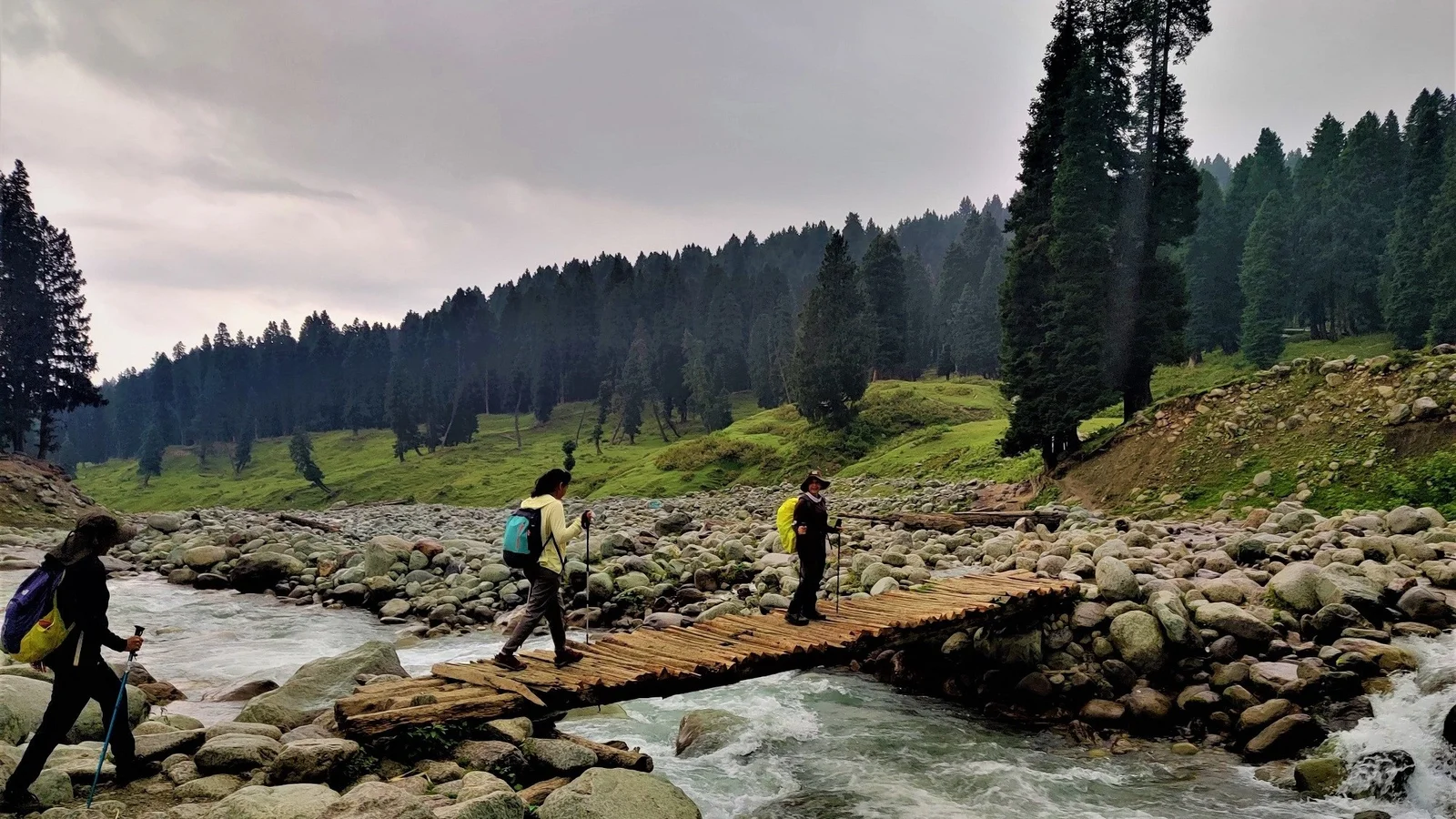 Doodhpathri Trek slide 2