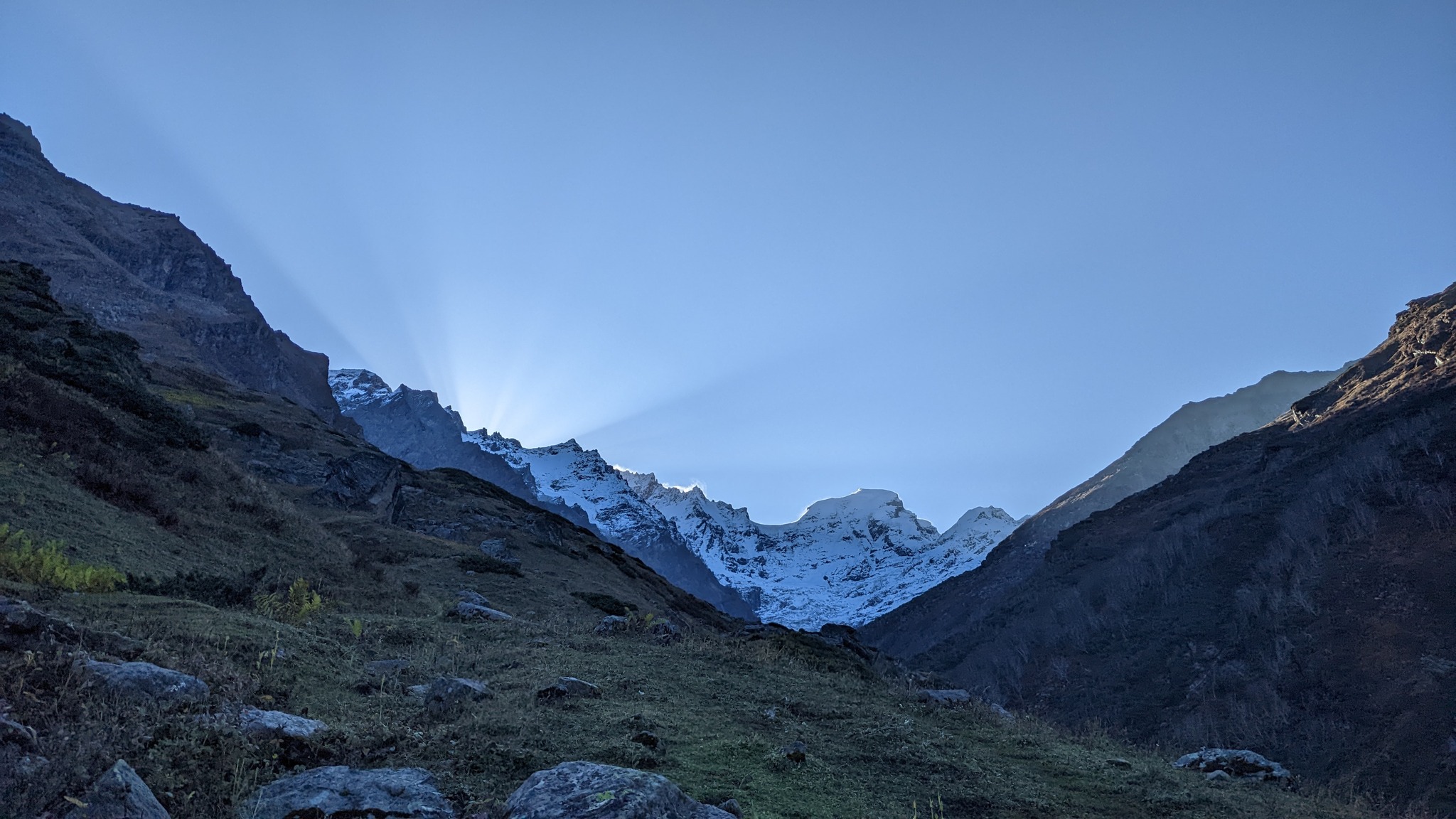 Hampta Circuit Trek slide 3