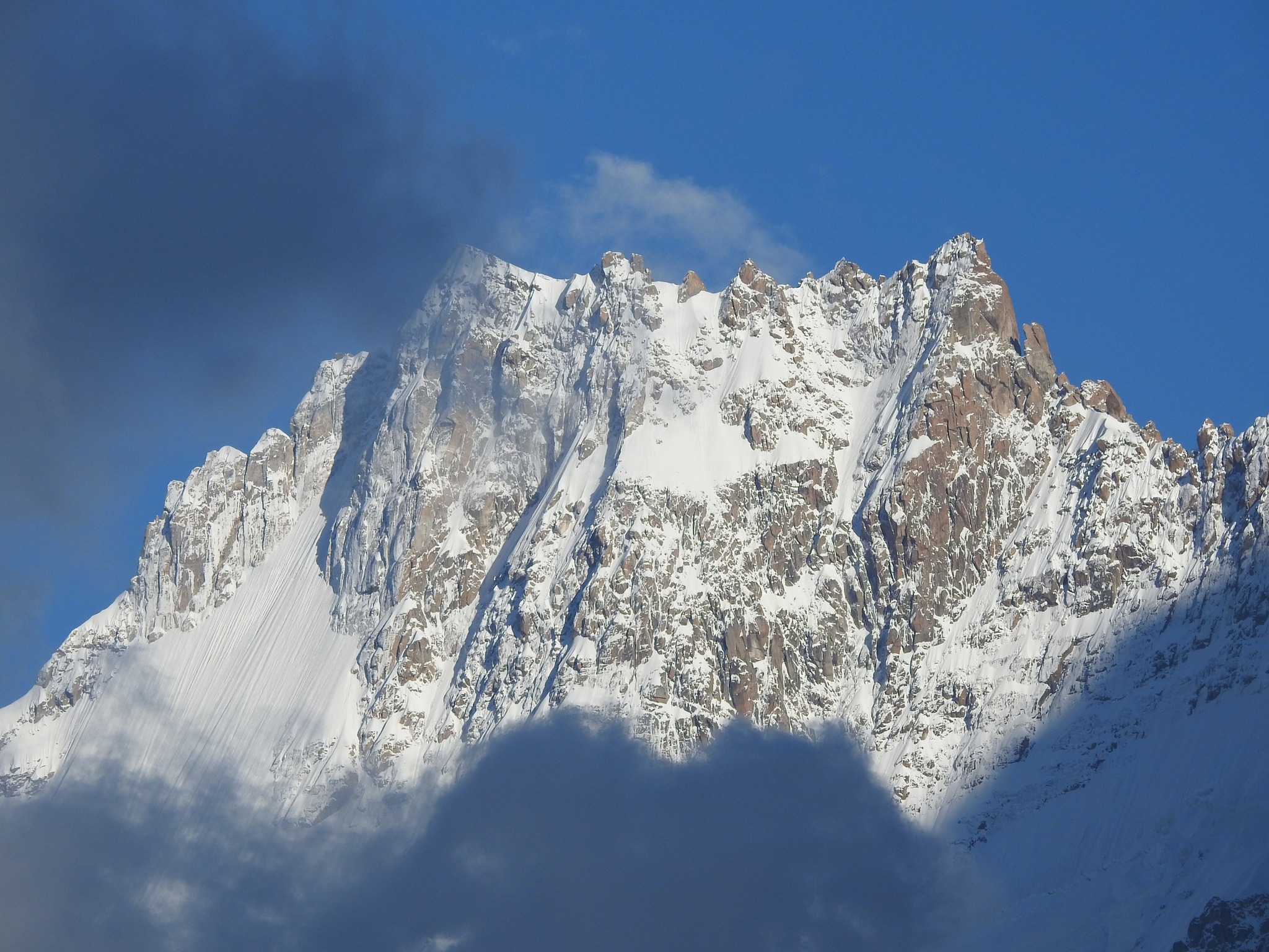 Hampta Circuit Trek slide 4