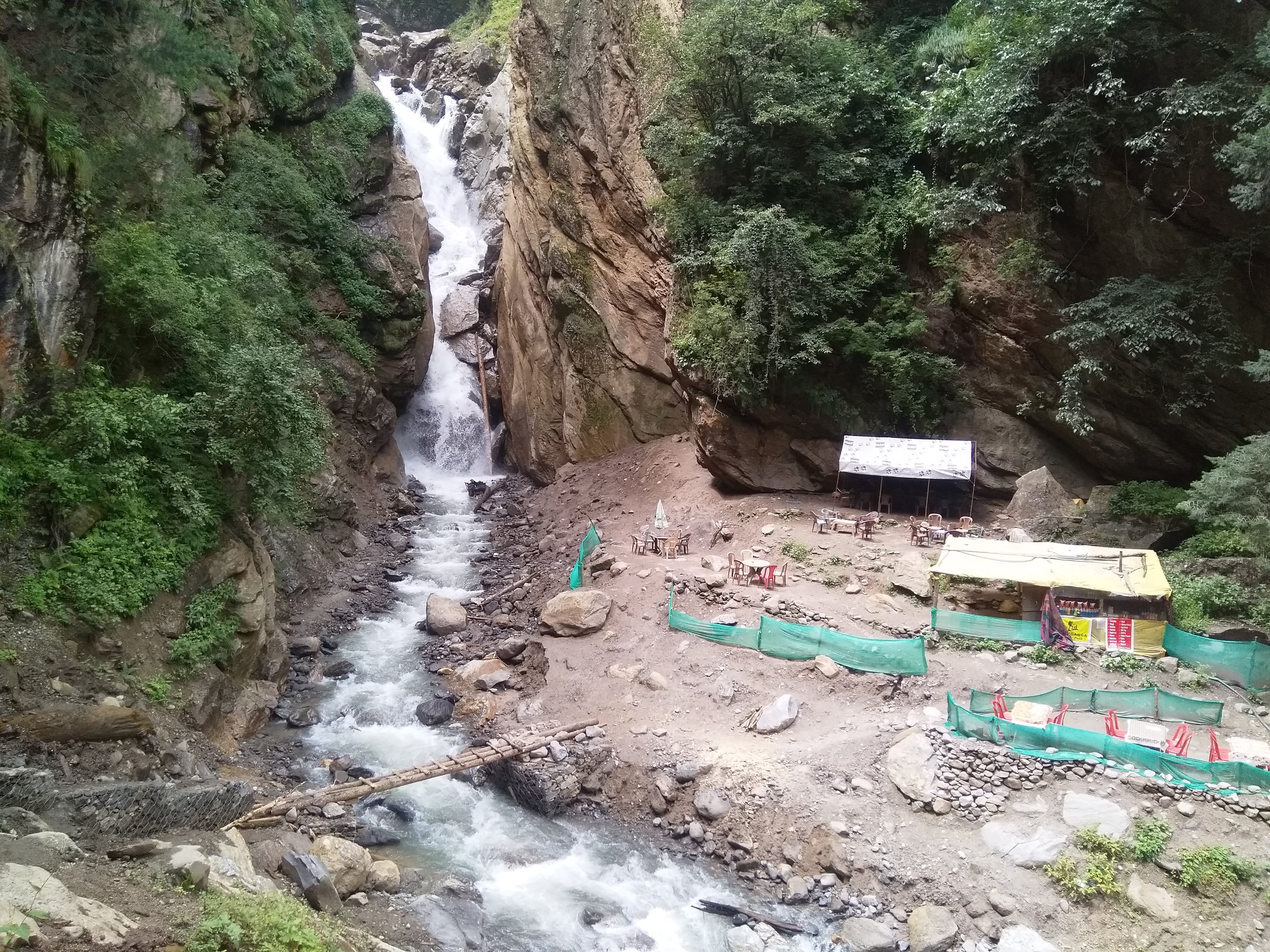 waterfall enroute Kheerganga