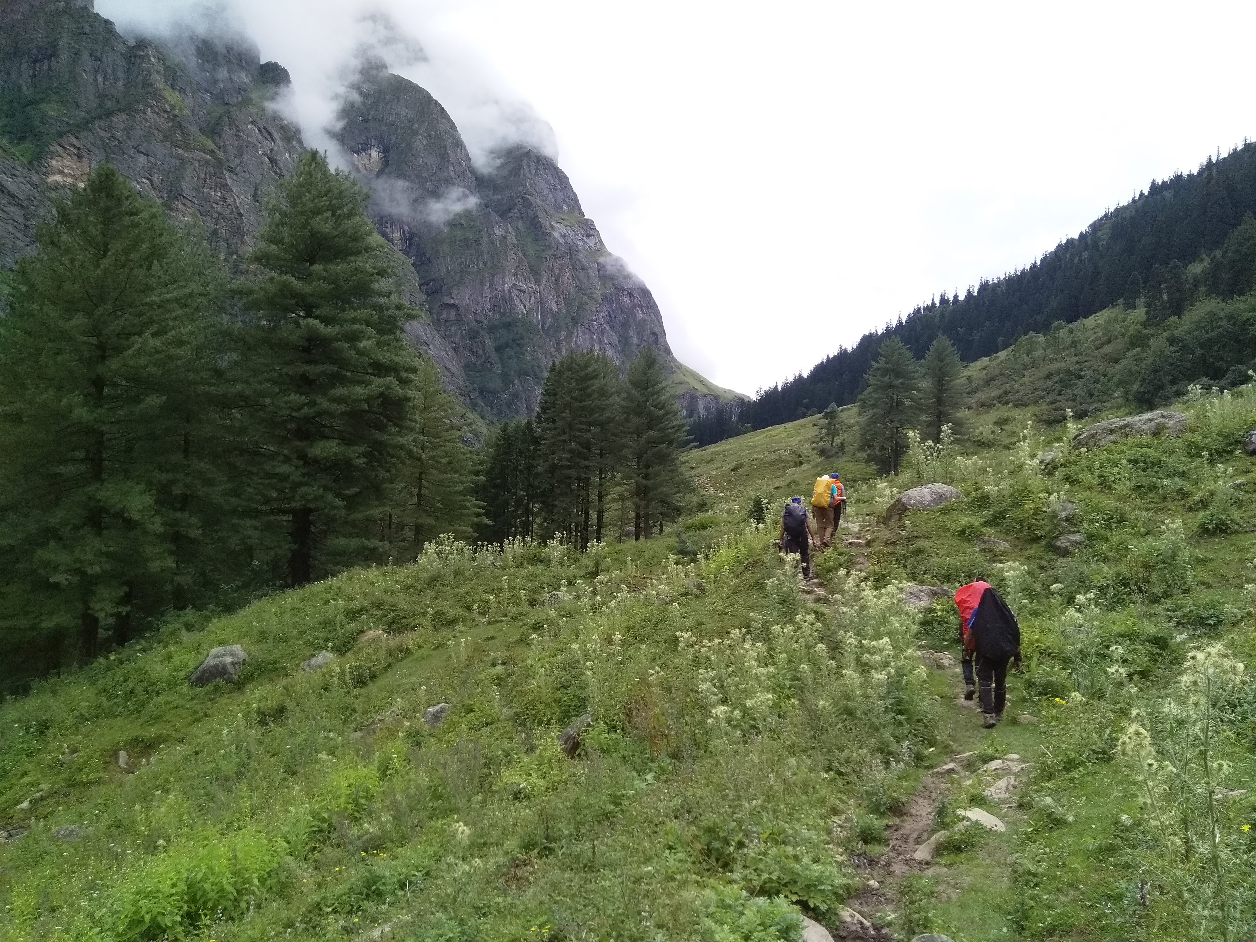 deeper into the valley towardss Tunda Bhoj