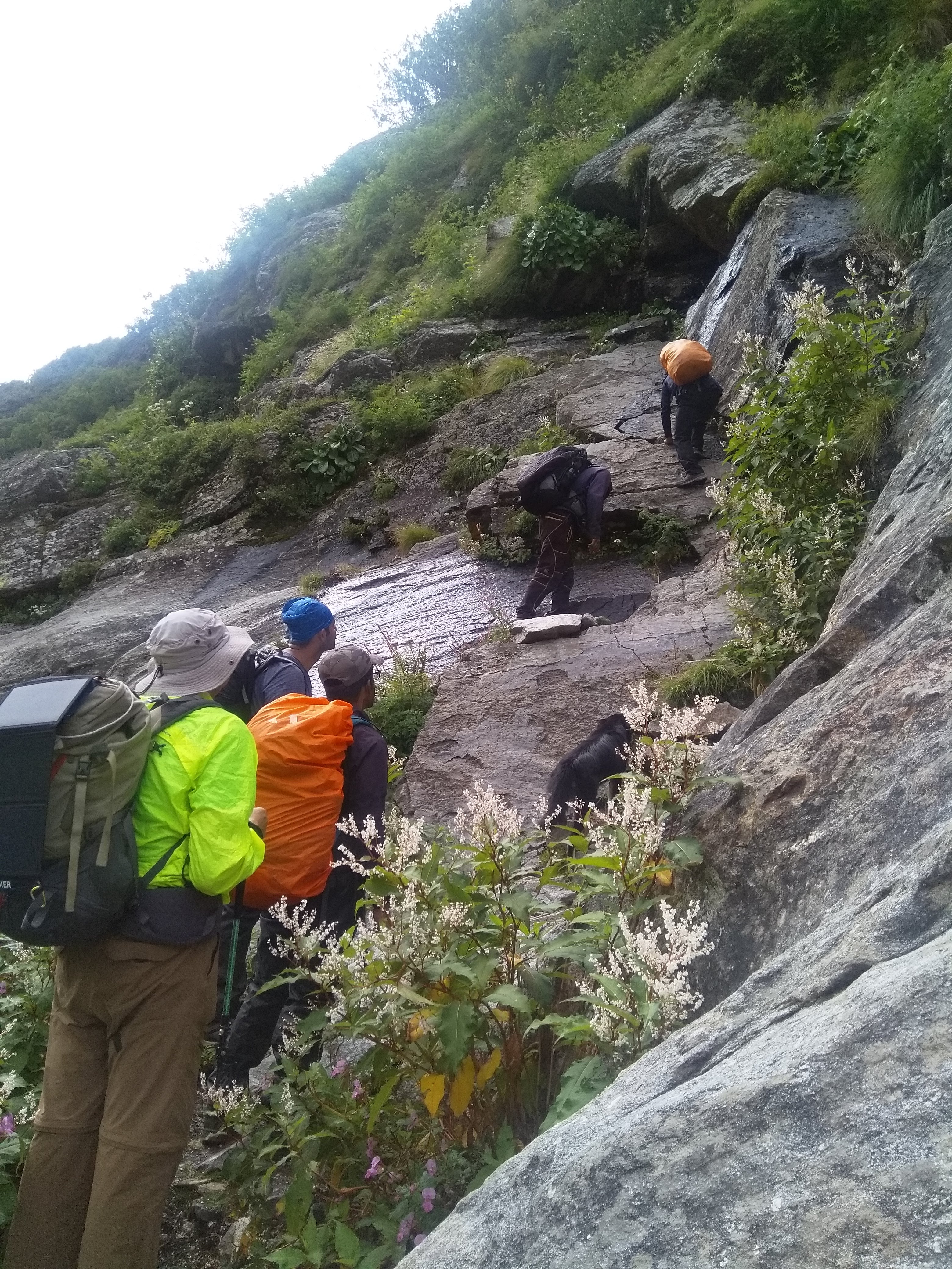climbing rocks precariously adjacent furious Parvati river