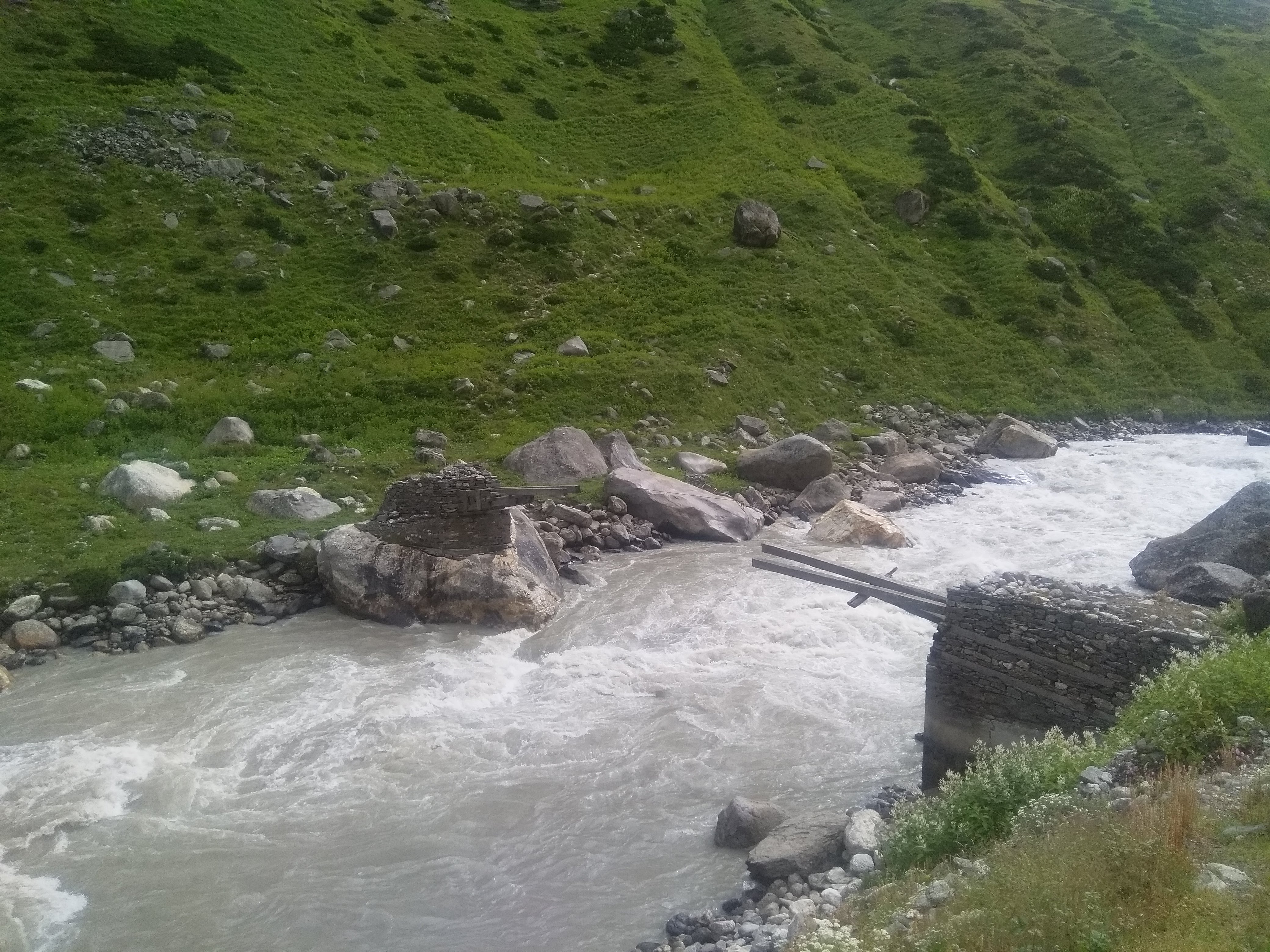the broken bridge acros Parvati river