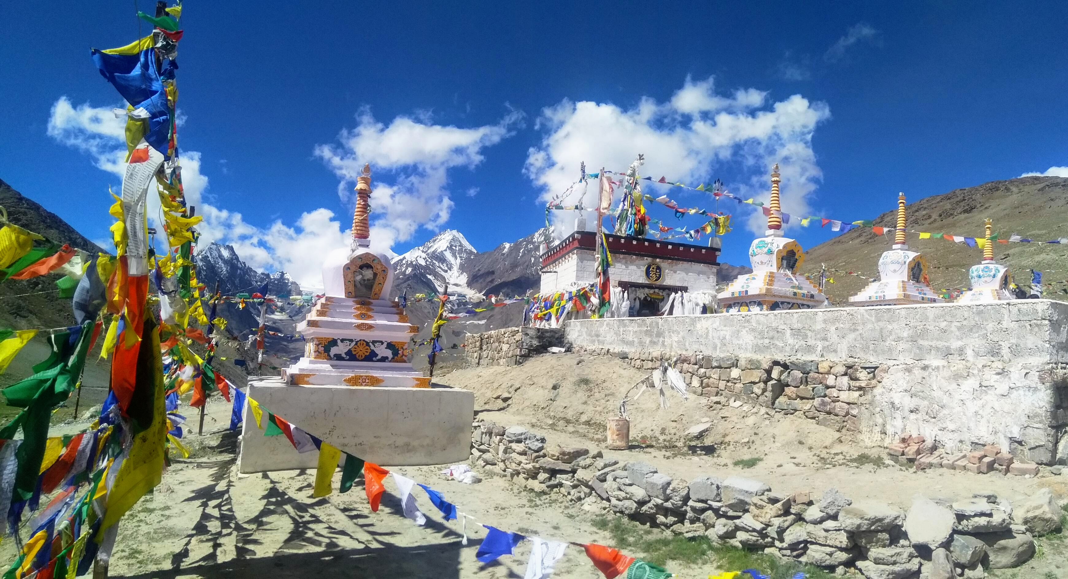 crossing Kunzum pass on the way back to Manali