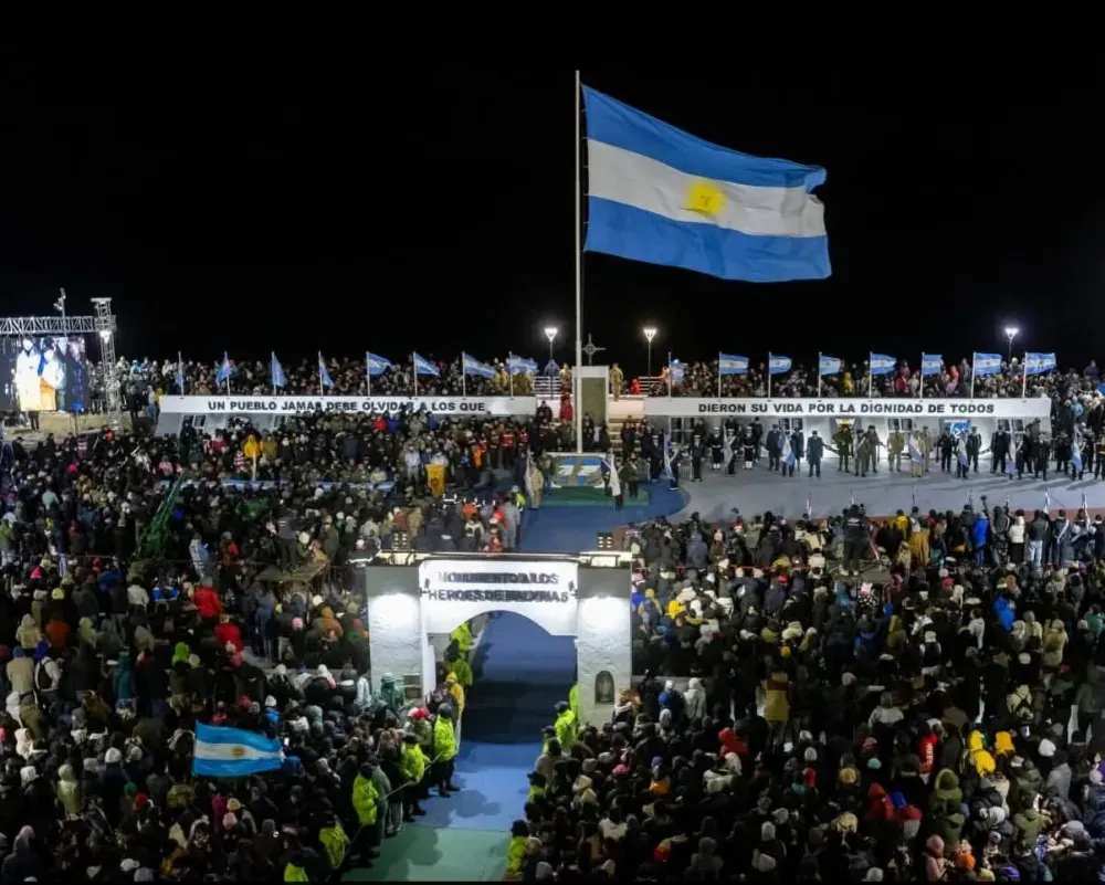 Vecinos y veteranos unidos en una nueva vigilia por Malvinas en Río Grande