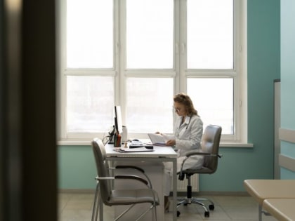 Как лечиться заболевшим россиянам? С января поликлиники начали принимать людей по-новому