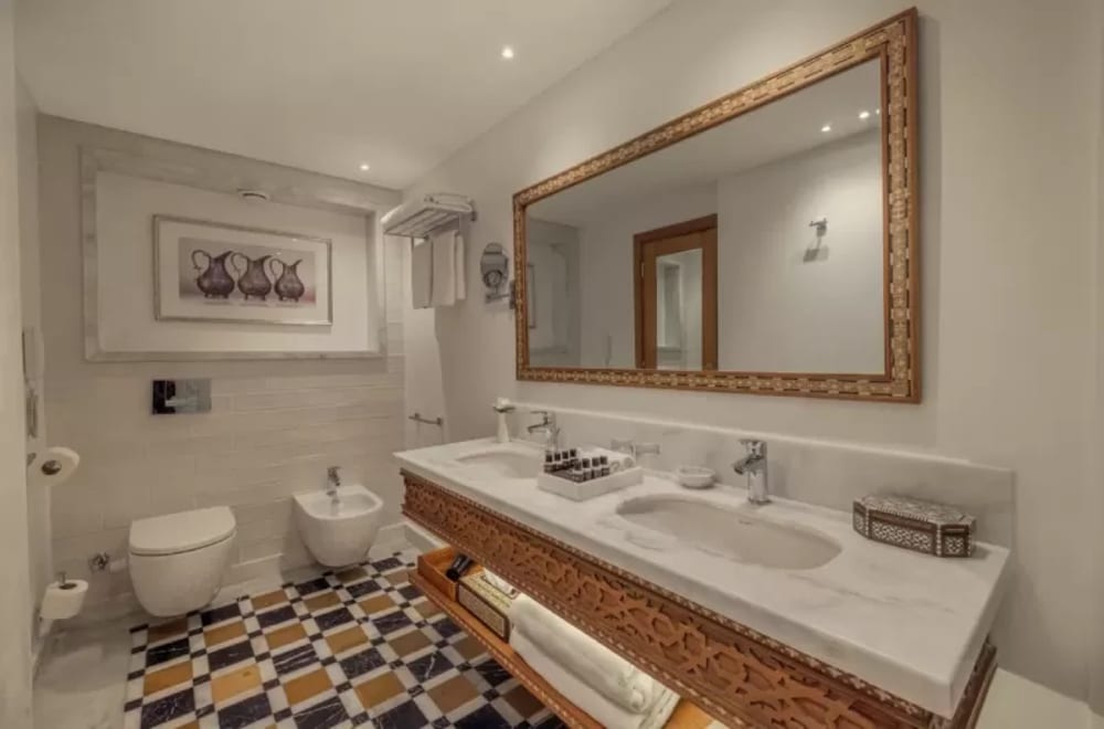 Luxurious room on Steigenberger Senator Nile Cruise – warm ambiance and refined interior design