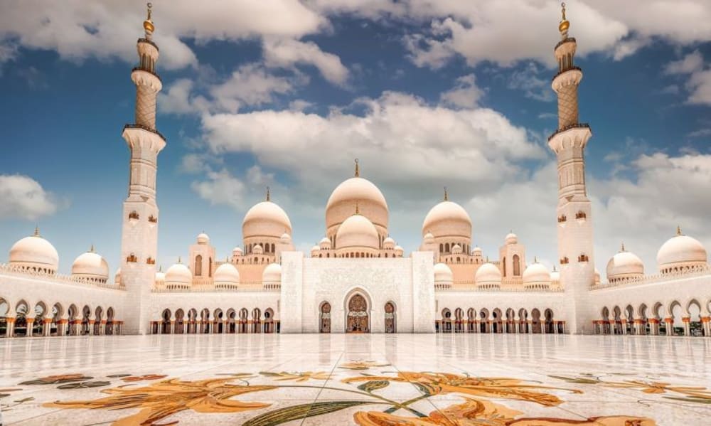 Sheikh Zayed Grand Mosque featured in the 23 Days Middle East Travel Package: Morocco, Egypt, Jordan, and Dubai.