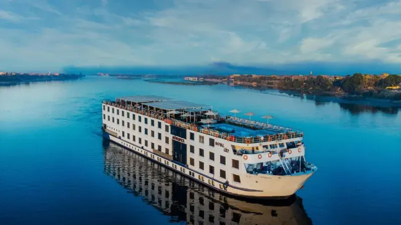 Sailing along the Nile from Aswan to Luxor on Classic Egypt Tour