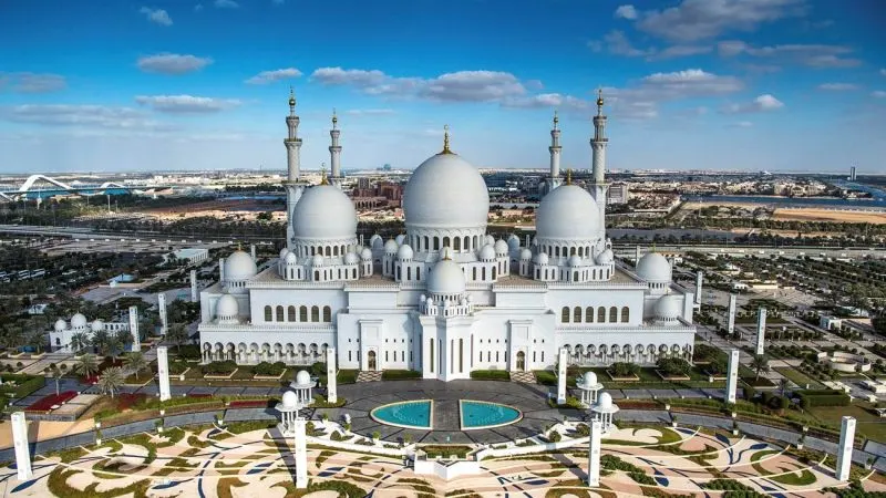 Sheikh Zayed Grand Mosque visit in Abu Dhabi on the Egypt and Dubai Tour