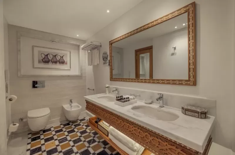 Luxurious room on Steigenberger Senator Nile Cruise – warm ambiance and refined interior design