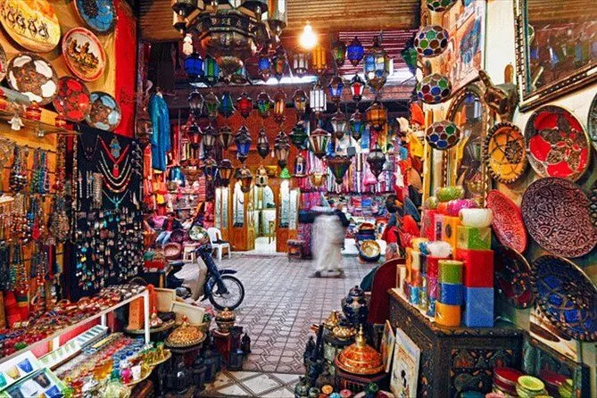 Wander the historic alleys of Khan El Khalili in Cairo on your Cairo Petra tour combining Egypt and Jordan attractions.