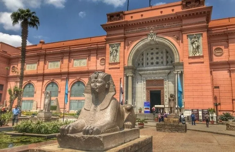 Egyptian Museum tour included in the 5-day Egypt to Dubai