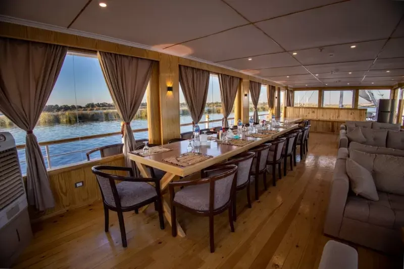 Fine dining restaurant on Akhnaton Dahabiya