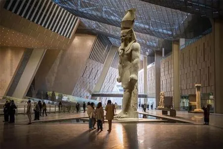 Visita ao Museu Egípcio Grandioso no tour de 8 dias pelo Cairo