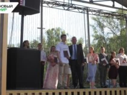 Губернатор Вадим Шумков торжественно вручил красные дипломы выпускникам КГУ