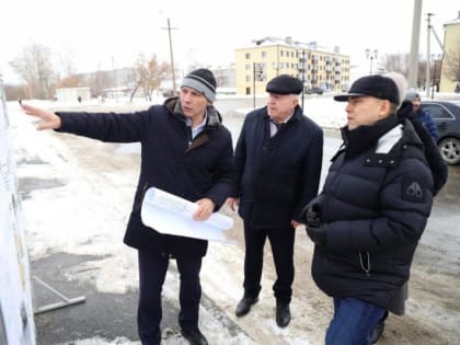 Продолжается благоустройство Далматово и ремонт дорог в округе