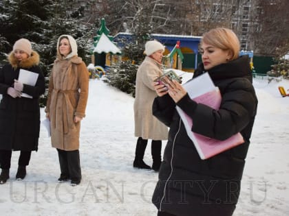 Где во дворе живёт Щелкунчик, а на балконе поселились снегири