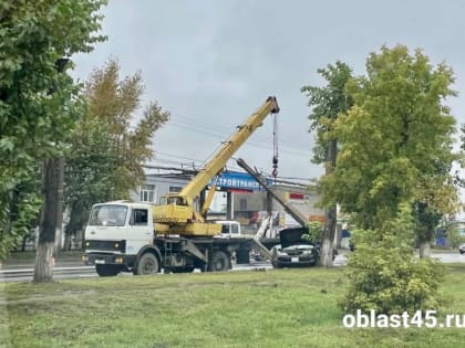 В Кургане организовали реверсивное движение в районе утреннего ДТП