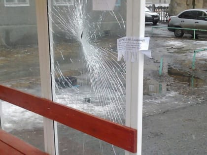 В Кургане хулиганов, которые разбивают остановки и мусорят в парках, помогут вычислить камеры видеонаблюдения