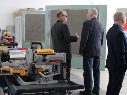 В Кургане ветераны профтехобразования оценили современные мастерские ссузов